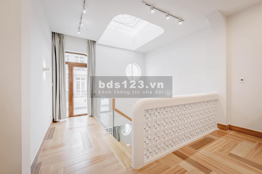 Quận 3 xe hơi đỗ cửa - còn 1 căn duy nhất mới gần 40m2 - 5 tỷ 3 tl (0902664082)