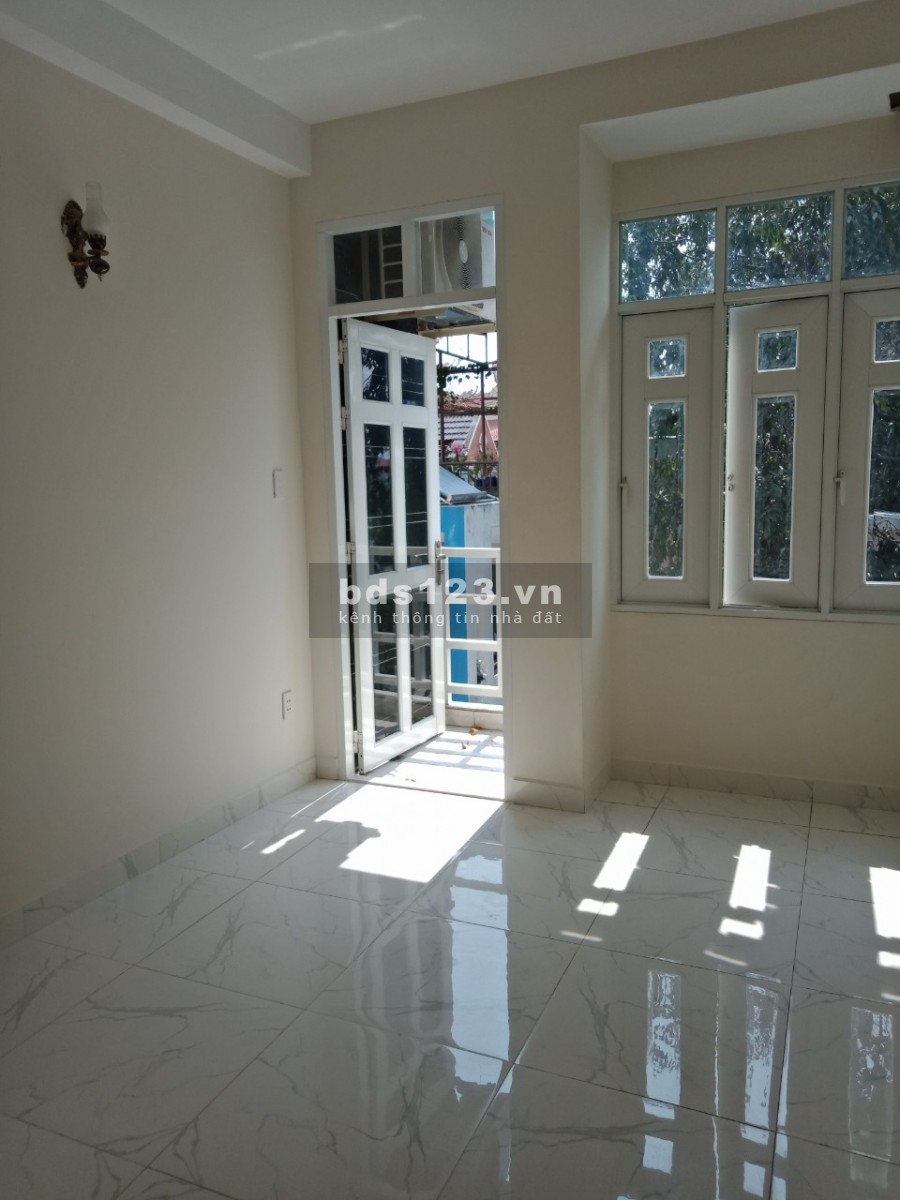 CHÍNH CHỦ CHO THUÊ PHÒNG BAN CÔNG NGAY TRƯỜNG SA- CẦU TRẦN KHÁNH DƯ