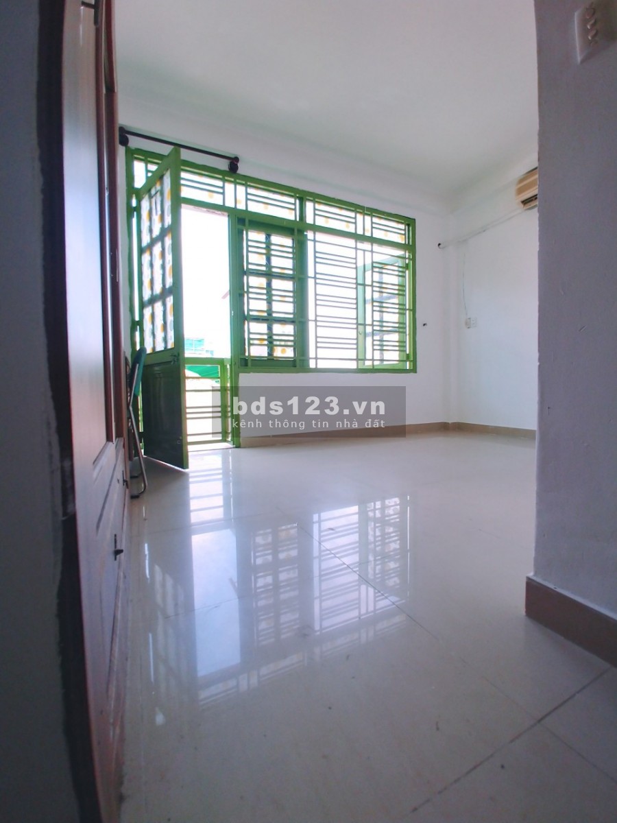 PHÒNG BAN CÔNG SẠCH ĐẸP THOÁNG MÁT TIỆN NGHI GẦN CẦU CÔNG LÝ