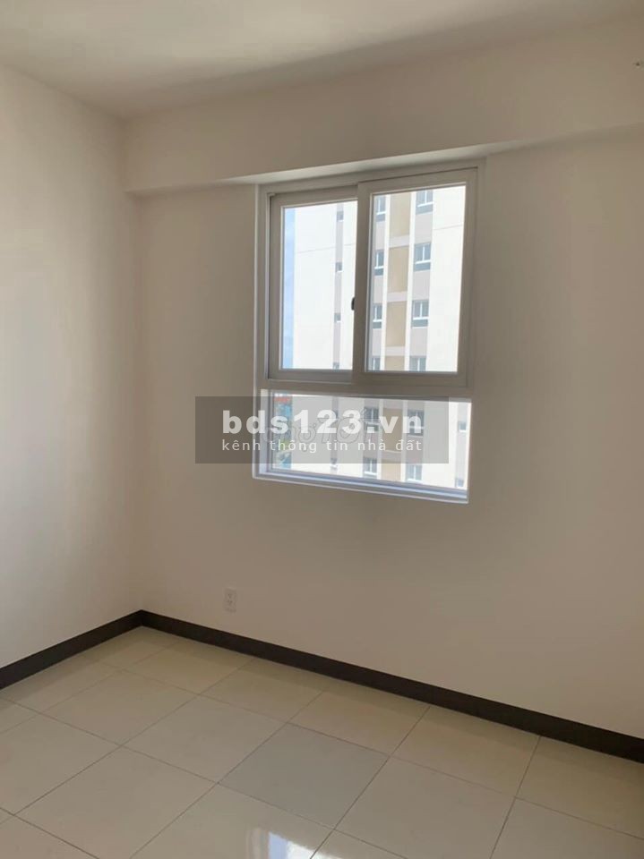Trống căn hộ 3 PN, có sẵn nội thất cần cho thuê giá 11 triệu/tháng, dtsd 74m2, cc Imperial Place