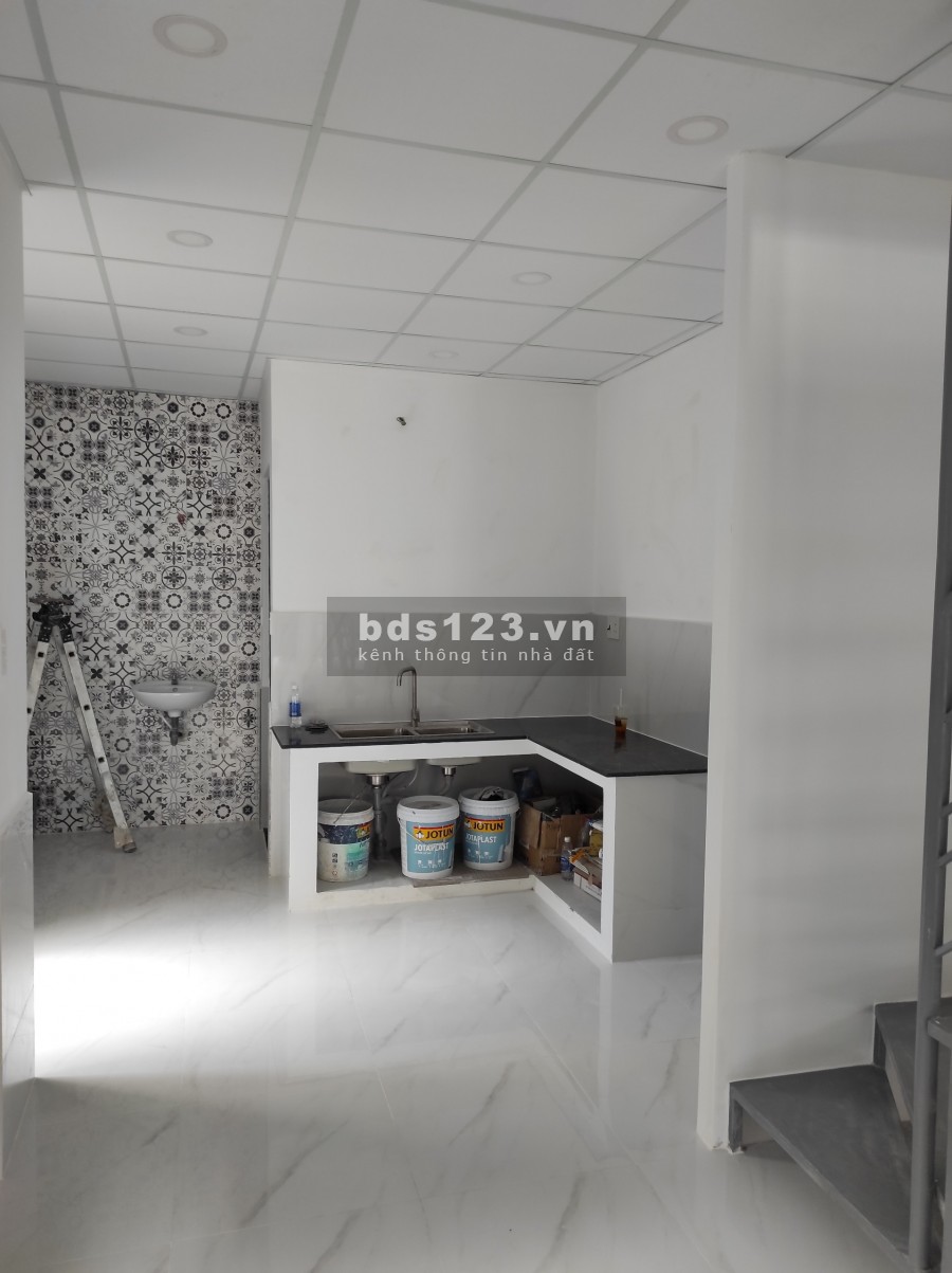 Nhà mới xây cho thuê nguyên căn 1 trệt 1 lầu hẻm xe tải vào được có cửa hông thuận tiện kinh doanh.
