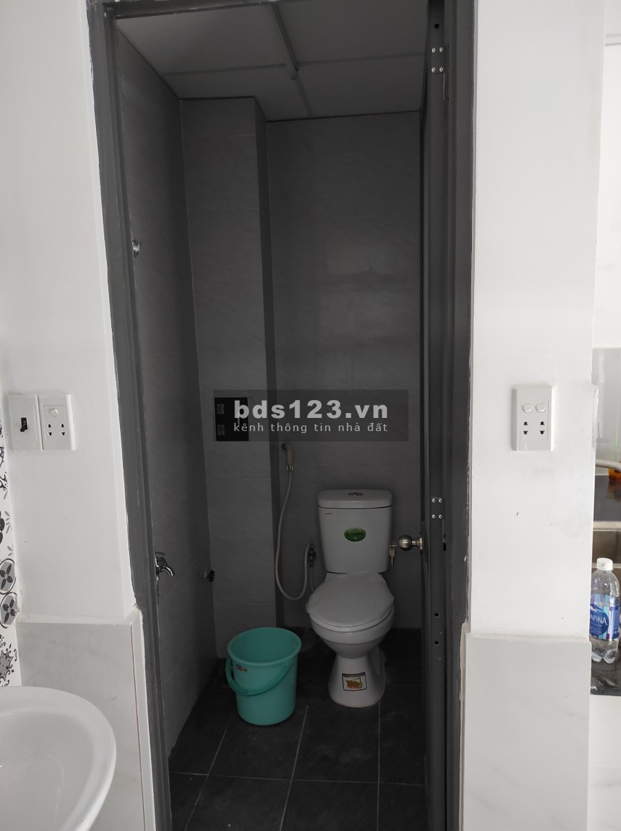 Nhà mới xây cho thuê nguyên căn 1 trệt 1 lầu hẻm xe tải vào được có cửa hông thuận tiện kinh doanh.