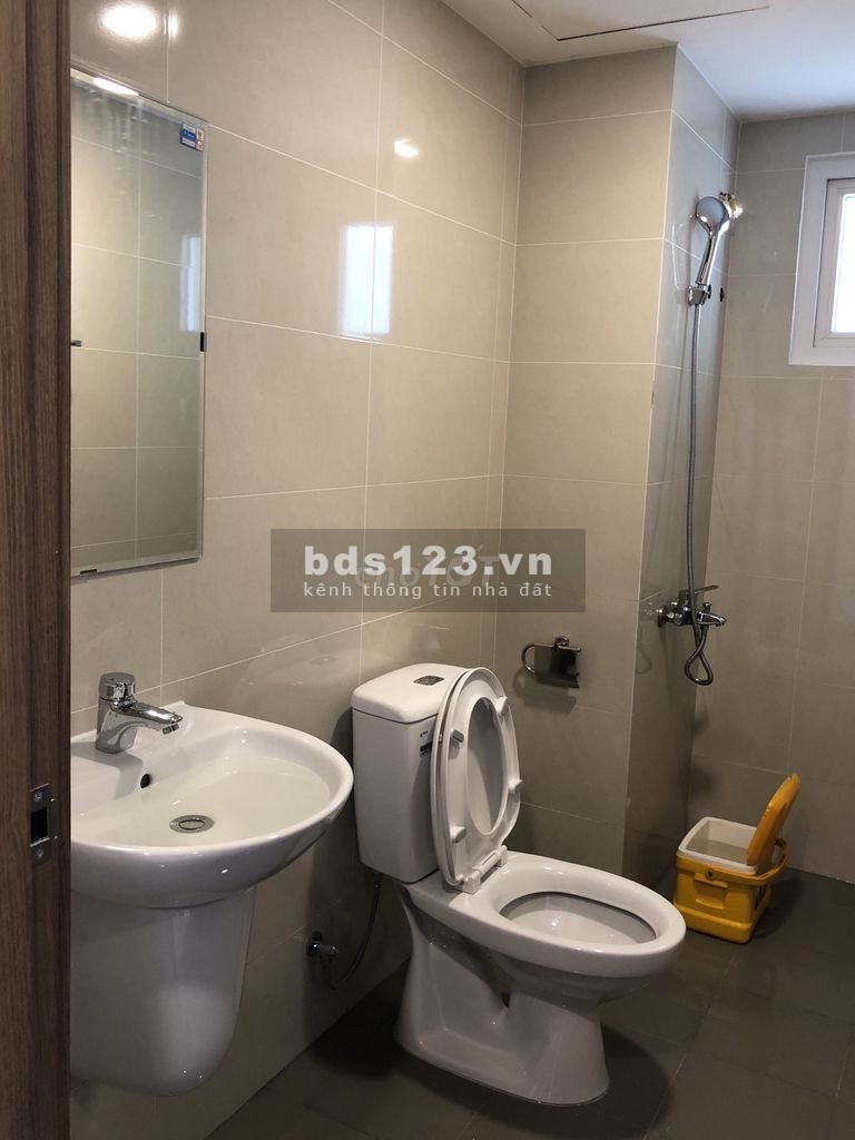 Trống căn hộ 3 PN, có sẵn nội thất cần cho thuê giá 11 triệu/tháng, dtsd 74m2, cc Imperial Place