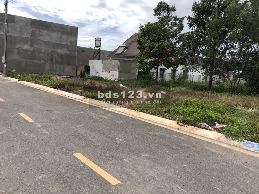 Lô duy nhất ngay ngã tư Bình Trị, Nguyễn Thị Minh Khai vô 20m