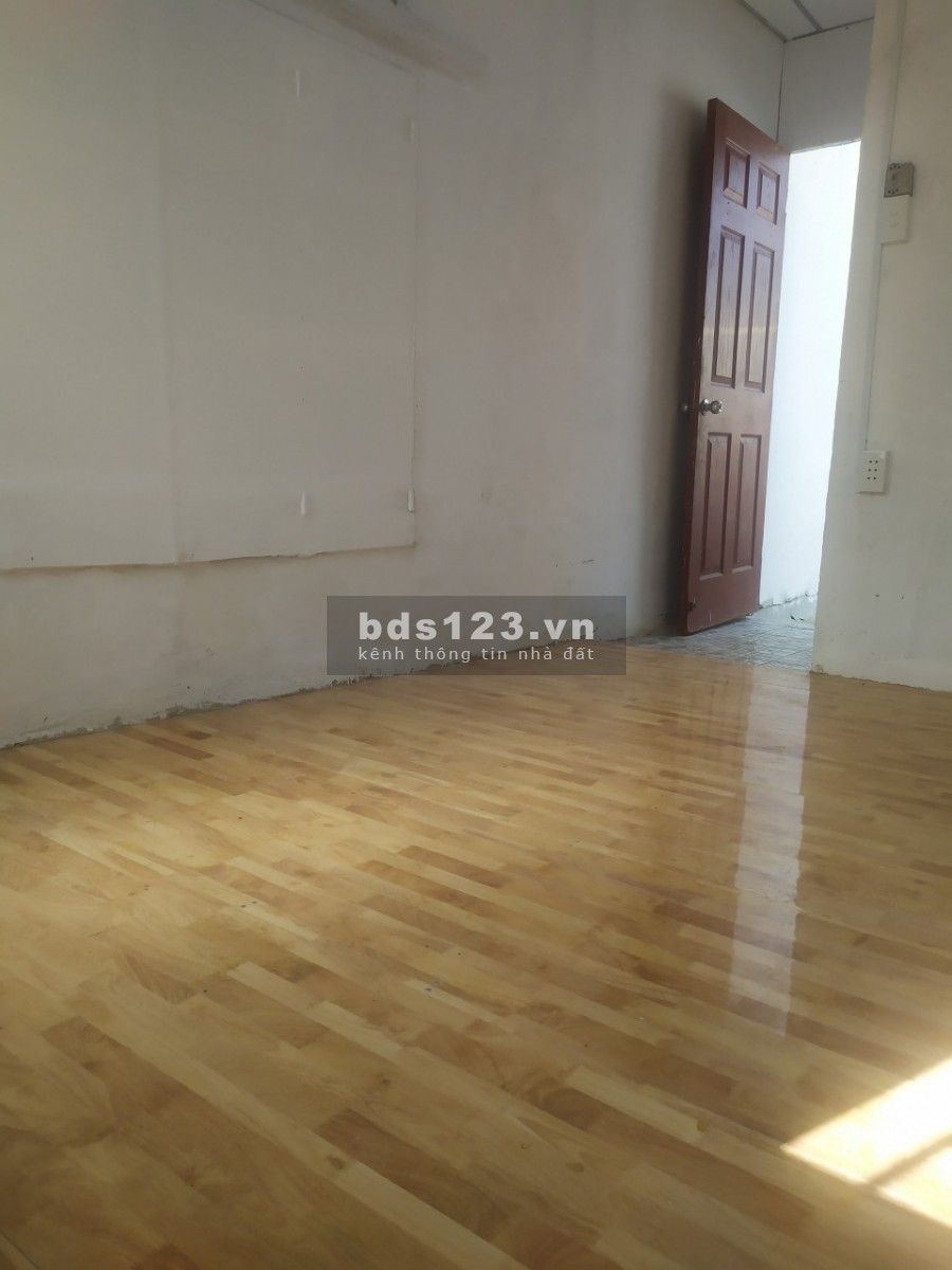 CHÍNH CHỦ CHO THUÊ PHÒNG BAN CÔNG NGAY TRƯỜNG SA- CẦU TRẦN KHÁNH DƯ