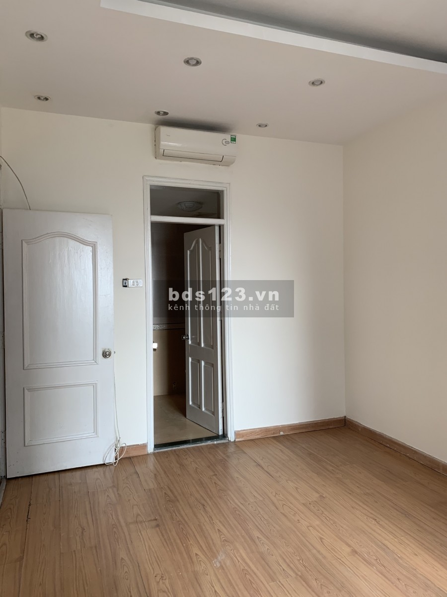 Cho thuê chung cư 18T2 Lê Văn Lương 3 ngủ cơ bản 11.5 triệu. Lh 0377983070