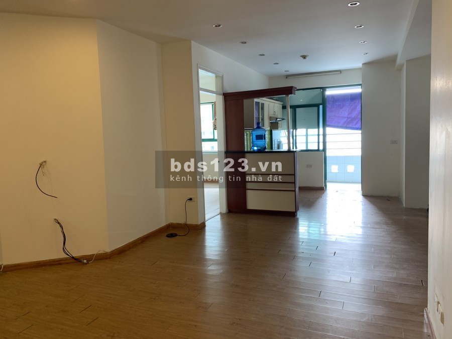 Cho thuê chung cư 18T2 Lê Văn Lương 3 ngủ cơ bản 11.5 triệu. Lh 0377983070