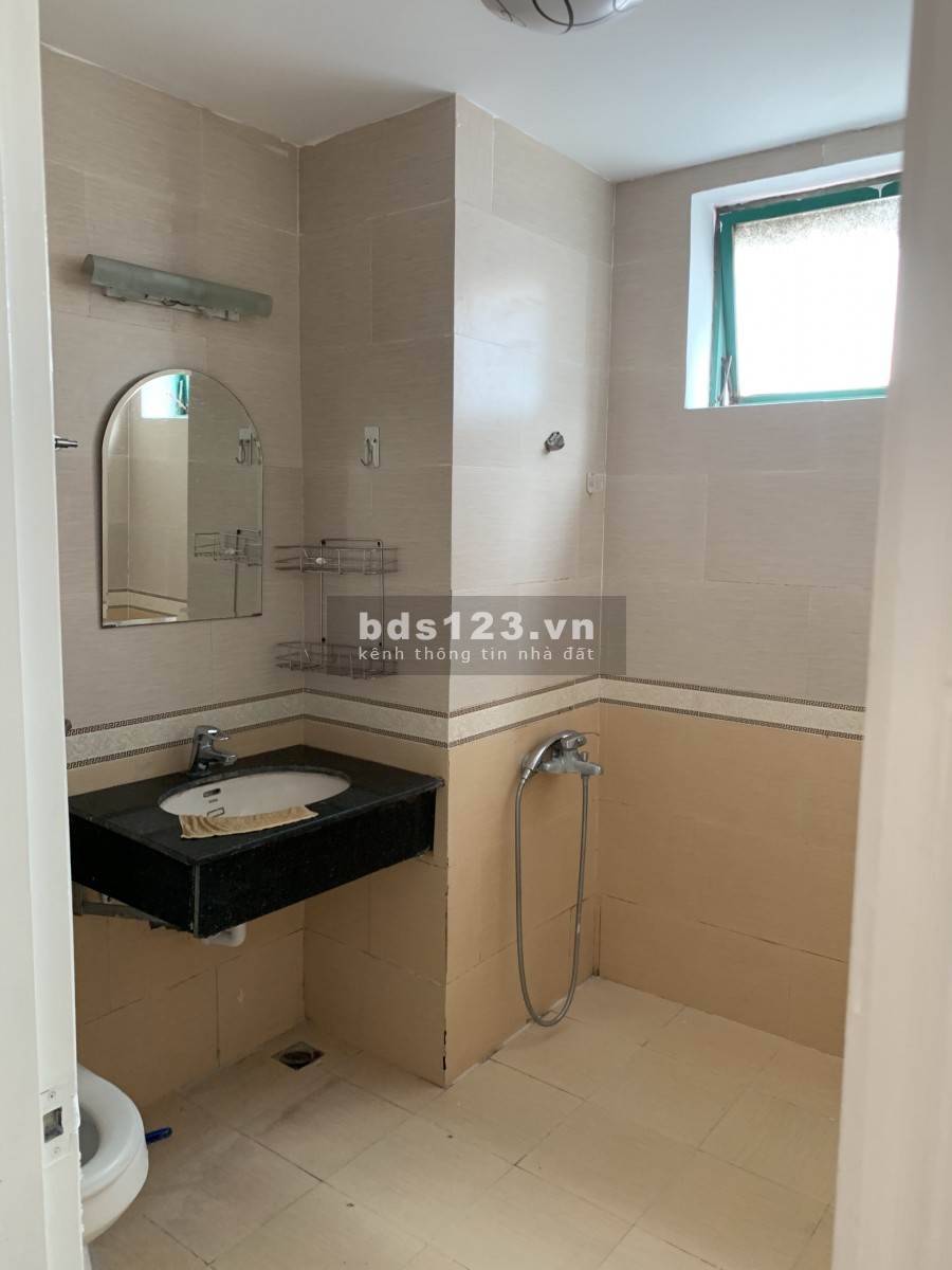Cho thuê chung cư 18T2 Lê Văn Lương 3 ngủ cơ bản 11.5 triệu. Lh 0377983070