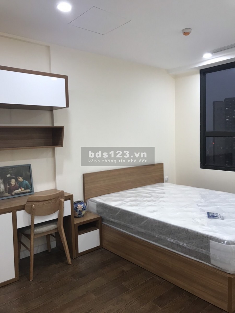 Tôi cần cho thuê gấp căn hộ 2PN 2WC Full nội thất đẹp Vinhomes D'capitale giá 15tr/tháng.