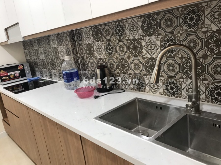 Tôi cần cho thuê gấp căn hộ 2PN 2WC Full nội thất đẹp Vinhomes D'capitale giá 15tr/tháng.