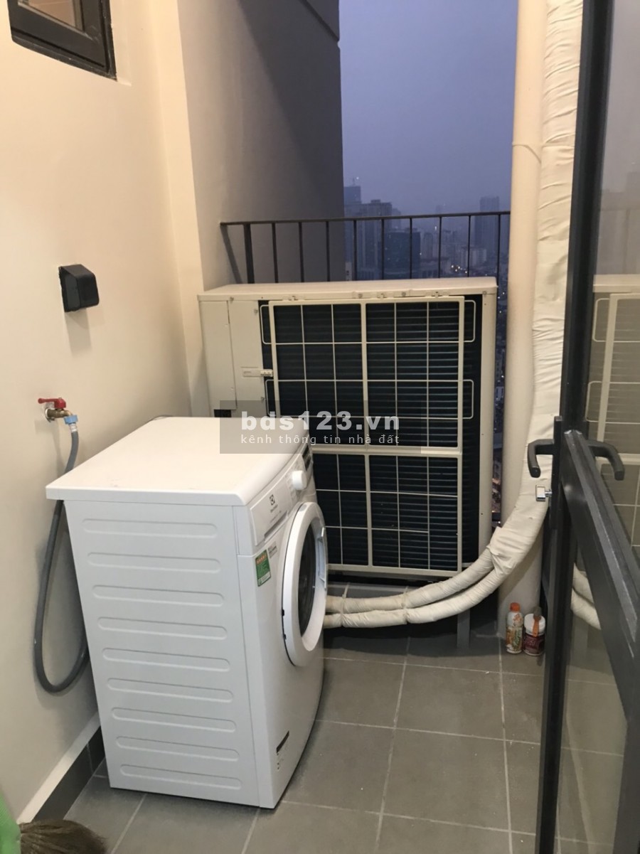Tôi cần cho thuê gấp căn hộ 2PN 2WC Full nội thất đẹp Vinhomes D'capitale giá 15tr/tháng.