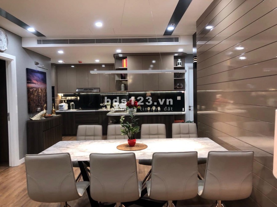 Gia đình bán gấp CH tập thể Lê Thánh Tông ( tầng 3) giá 3,1 tỷ, 67m2, SĐCC