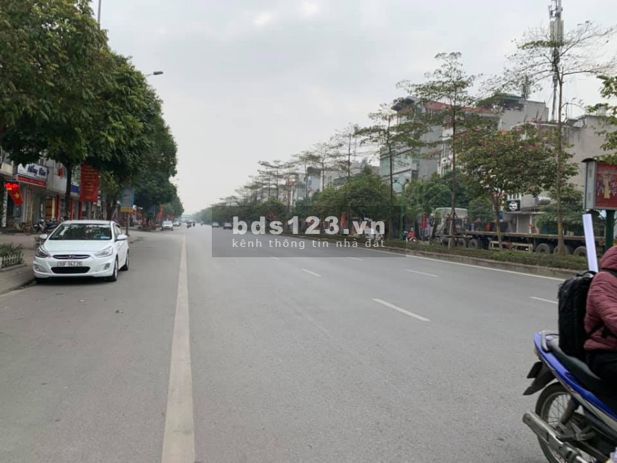 Chính chủ bán nhà phố Ngô Gia Tự – Long Biên, diện tích 103m2 x 3 tầng giá 12.7 tỷ.