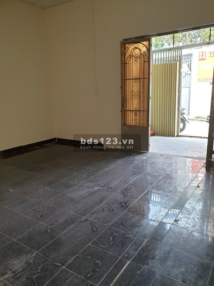Nhà mới sửa 90m2 - 2 phòng ngủ, gần cao đẳng công thương, phước long b