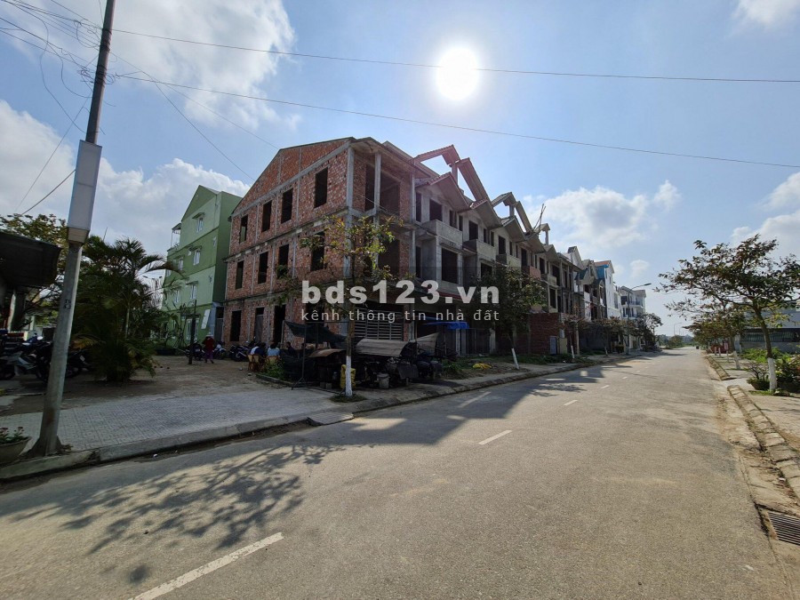 BÁN NHÀ THÔ 3 TẦNG HUẾ GREEN CITY DO GIA CHỦ TỰ XÂY. LÔ GÓC 2 MẶT THOÁNG.