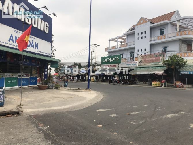 Bán Nhà trọ 300m2(10x30) CÓ 16 phòng 2 kiot , xây dựng năm 2019, ngay KCN KUMHO- KINGTEX ở Bình Dương