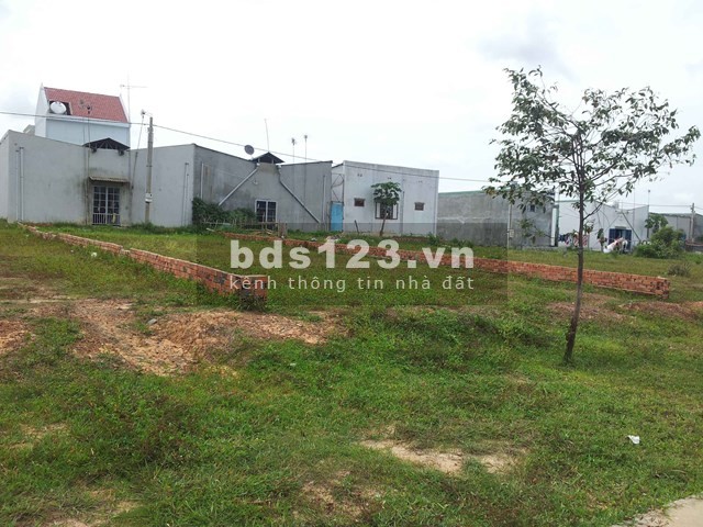 Bán đất mặt tiền đường Võ Thị Sáu, phường 2, hướng Đông Nam.