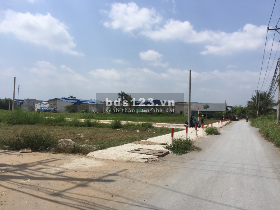 Đất thổ cư BC xây dựng tự do 15tr/m2 cách cầu Xáng Bình Chánh 2km.