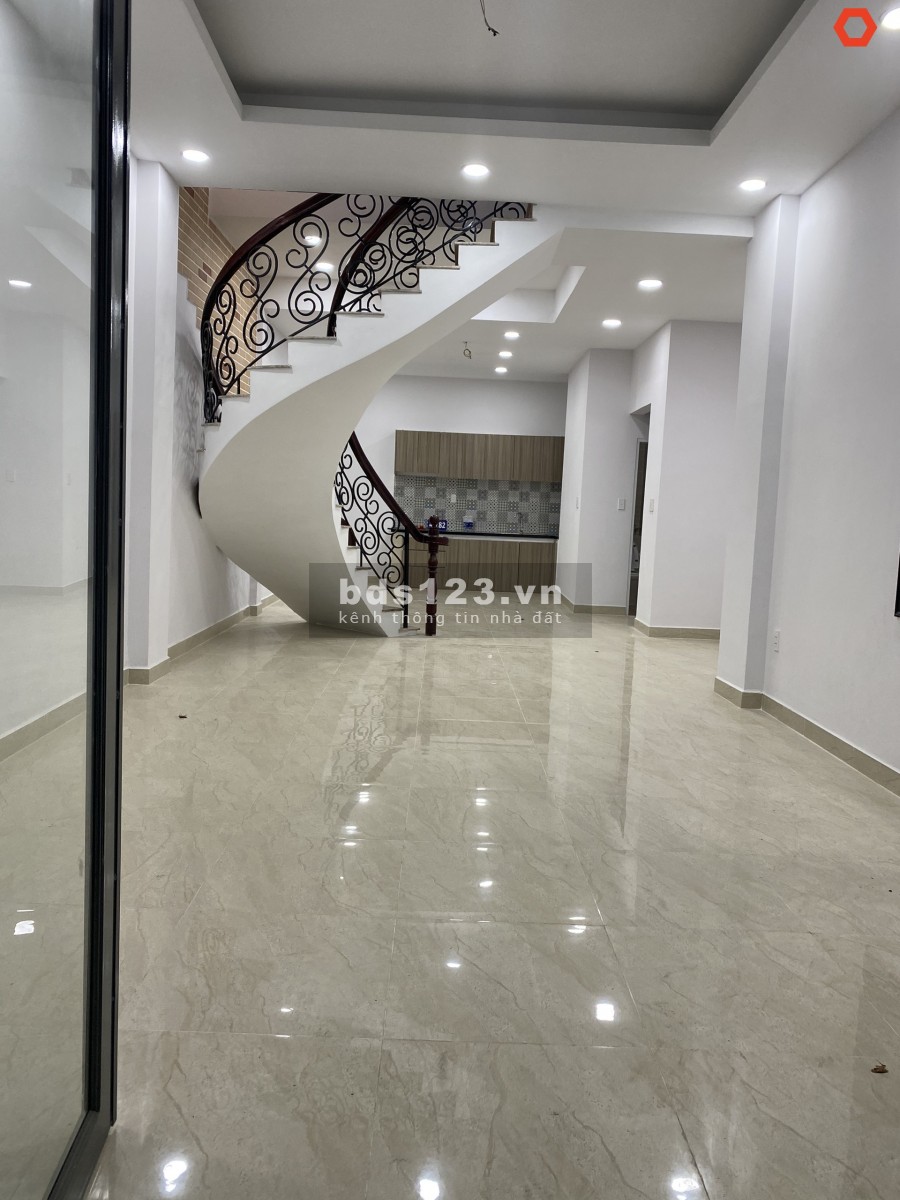 Nhà Bùi Đình Tuý 5,5x13m 1trệt, 1lầu. 2pn, 3wc. 18tr/th.