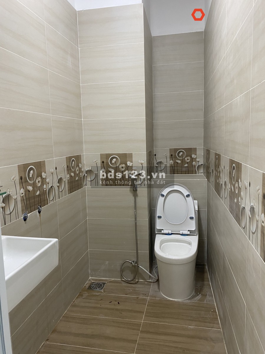 Nhà Bùi Đình Tuý 5,5x13m 1trệt, 1lầu. 2pn, 3wc. 18tr/th.