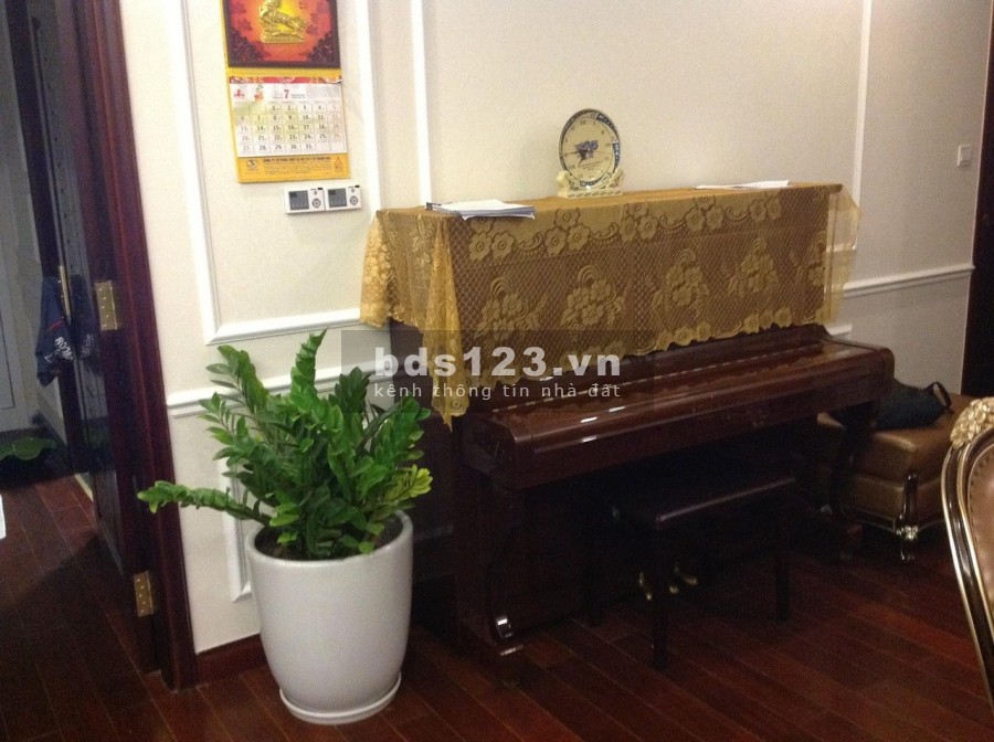 (Chính chủ) Bán căn hộ 12b tòa R2 chung cư Royal City,giá 4 tỷ