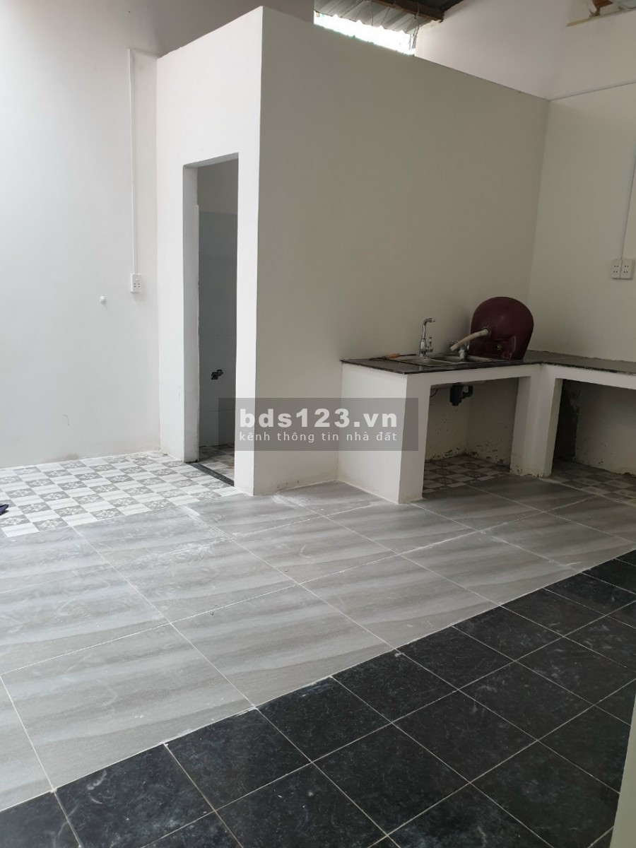 Nhà mới sửa 90m2 - 2 phòng ngủ, gần cao đẳng công thương, phước long b