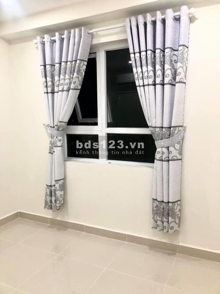 Cho thuê căn hộ 3PN có máy lạnh rèm cửa giá 8tr dọn nhà ở ngay