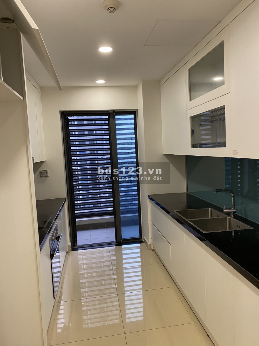 Bán gấp căn 3 ngủ 115m2 tại Goldmark City giá 3.5 tỷ, ban công Đông Bắc. LH 0949648705.