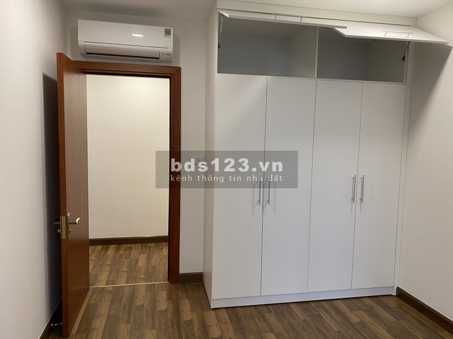 Bán gấp căn 3 ngủ 115m2 tại Goldmark City giá 3.5 tỷ, ban công Đông Bắc. LH 0949648705.