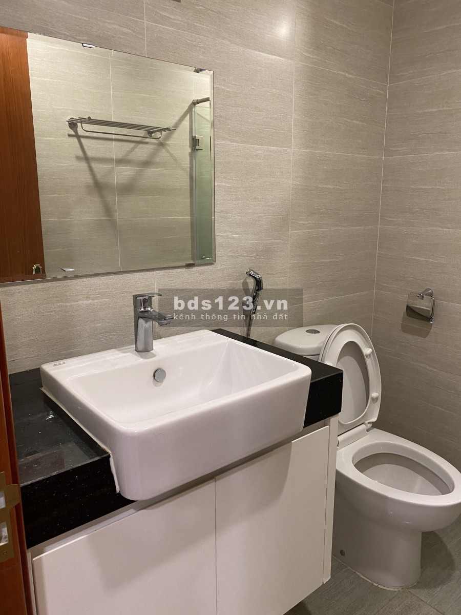 Bán gấp căn 3 ngủ 115m2 tại Goldmark City giá 3.5 tỷ, ban công Đông Bắc. LH 0949648705.