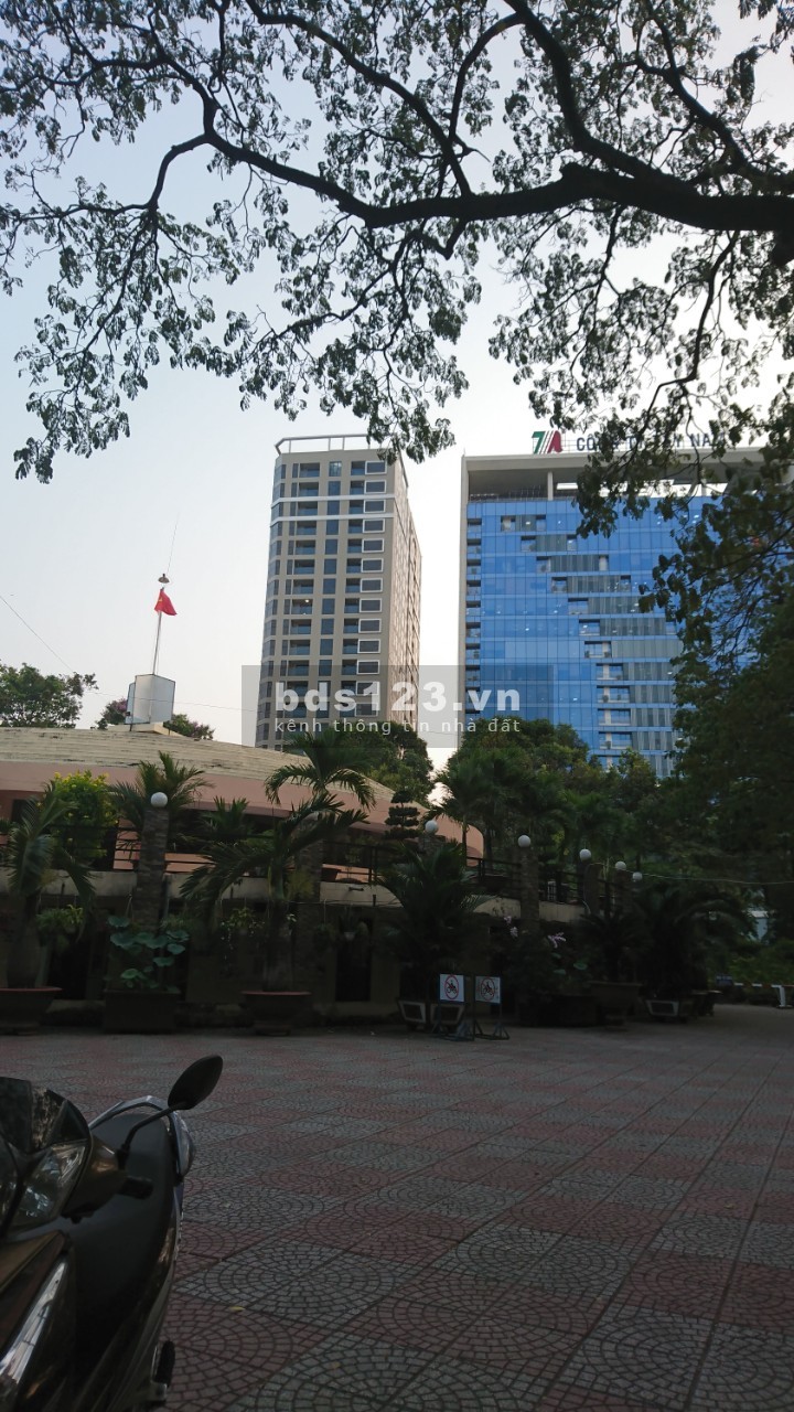 Cho thuê căn hộ Park Legend, 2 phòng ngủ nội thất cơ bản 13 triệu/tháng (đi xem nhiều căn 1 lần) Tel 0942.811.343