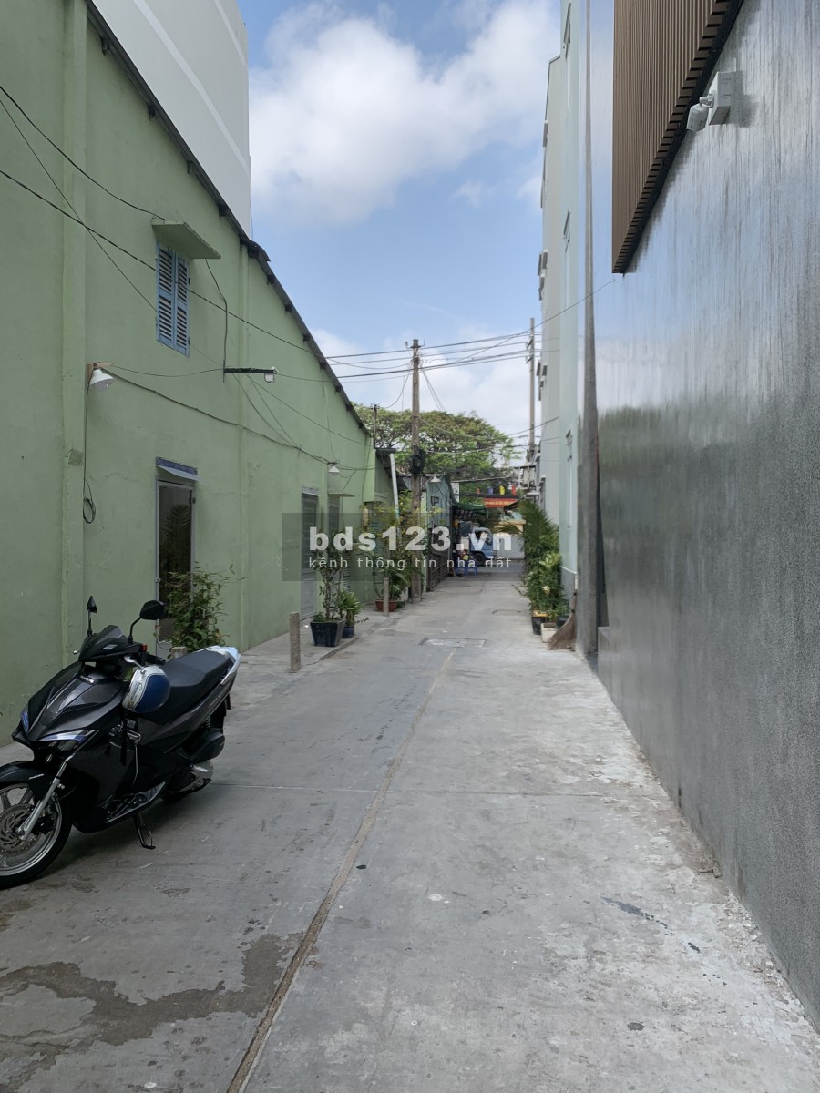 Nhà phố cao cấp nằm ngay trung tâm Quận 8