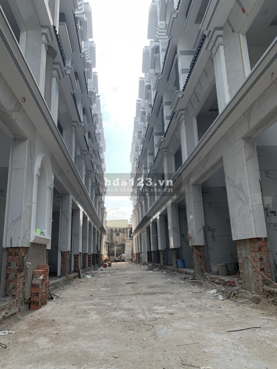Nhà phố cao cấp nằm ngay trung tâm Quận 8