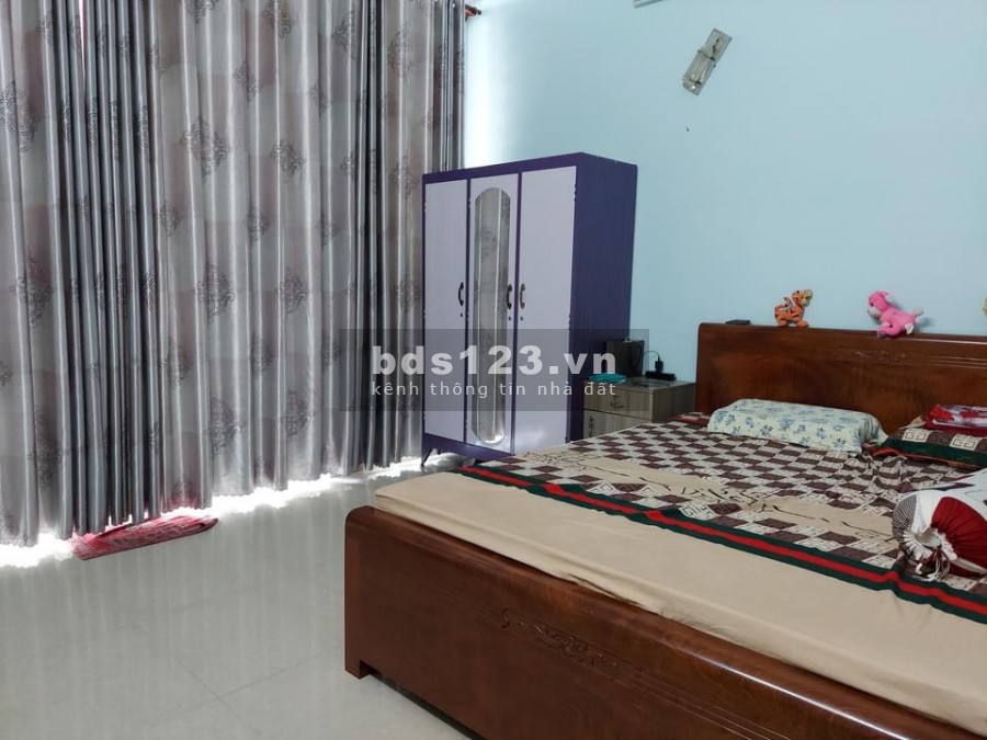 Giảm giá sập sàn nhà Lạc Long Quân, HXT, dt gần 200m2 chỉ hơn 14 tỷ TL, LH 0909484131
