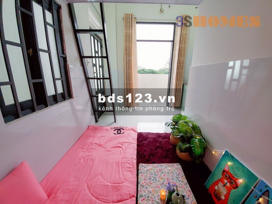 Chỉ còn 1 phòng duy nhất ngay CV Làng Hoa có ban công riêng.