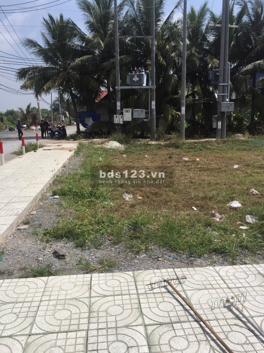 bán đất ngay chân cầu Xáng Bình Chánh. 90m2 - 15tr/m2