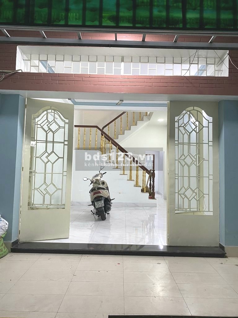 Cho thuê nhà 1 trệt 1 lầu 3 PN, hẻm xe tải Trường Chinh, P. 14, Q. Tân Bình. Giá 11 triệu / tháng