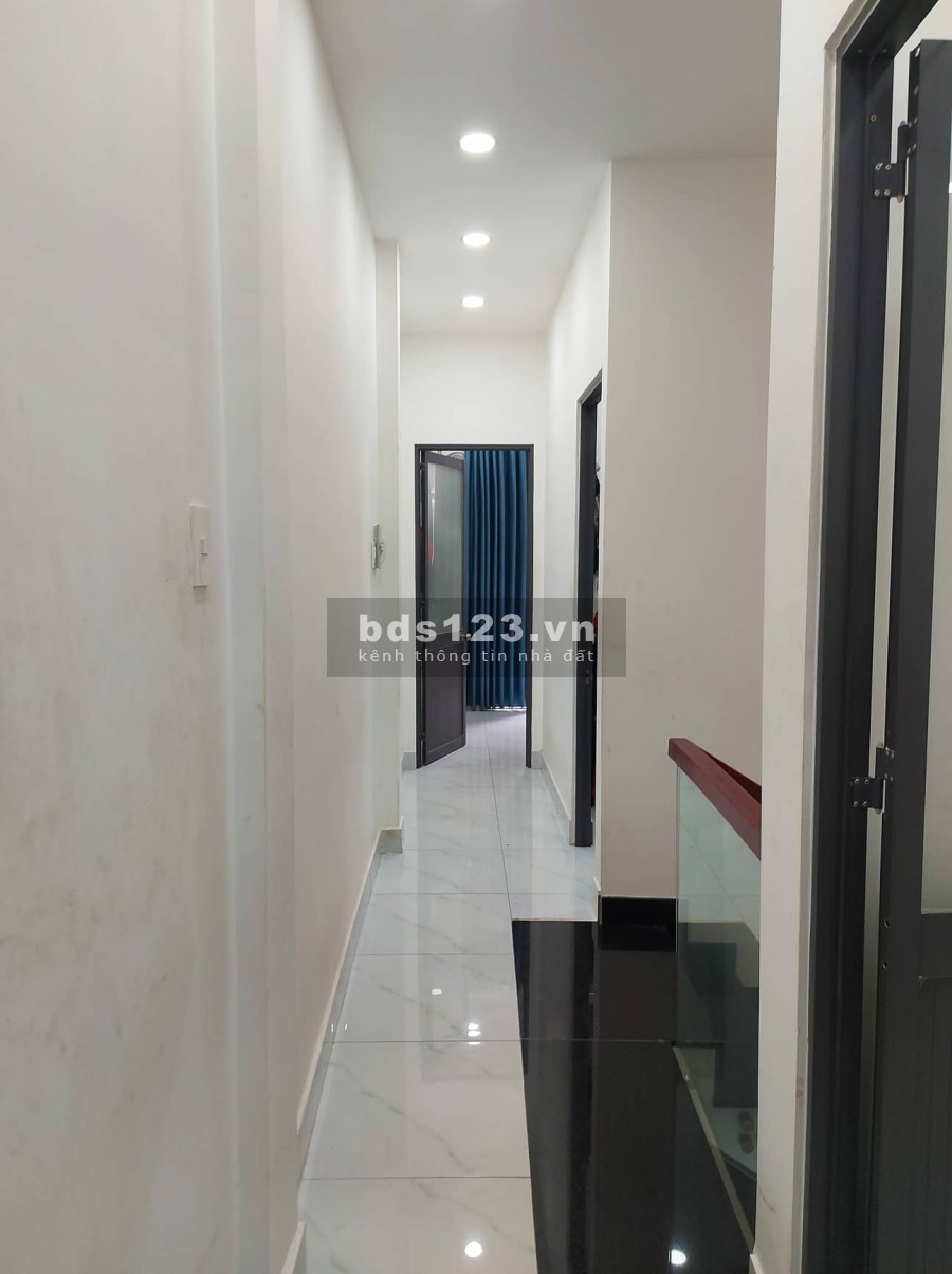 Nhà mới xây, ôtô đỗ cửa. Lạc Long Quân, P.8, Tân Bình. 4,95 tỷ
