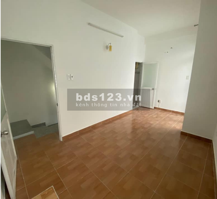 Bán nhà 3 tầng BTCT Nguyễn Văn Lượng, P.17, GV 31m2 3.3 tỷ TL