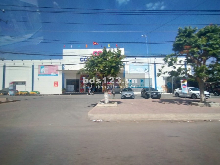 Đất sào sổ sẳn, ngay cạnh trung tâm Thị trấn đường mở rộng 20m, 399triệu 1200m2