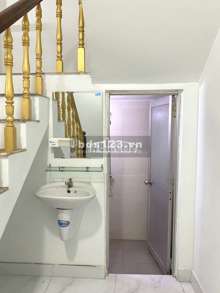 Cho thuê nhà 1 trệt 1 lầu 3 PN, hẻm xe tải Trường Chinh, P. 14, Q. Tân Bình. Giá 11 triệu / tháng