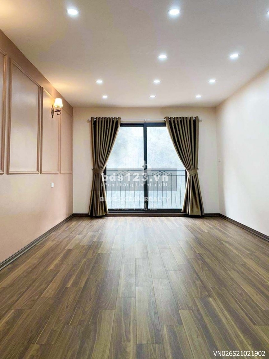 Bán nhà mới tinh cách phố Bùi Xương Trạch chỉ 50m
