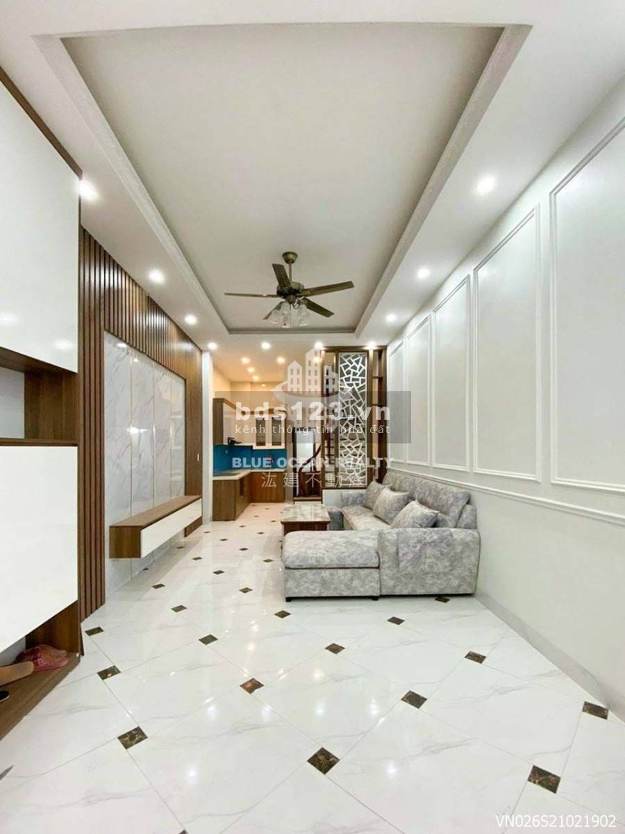 Bán nhà mới tinh cách phố Bùi Xương Trạch chỉ 50m
