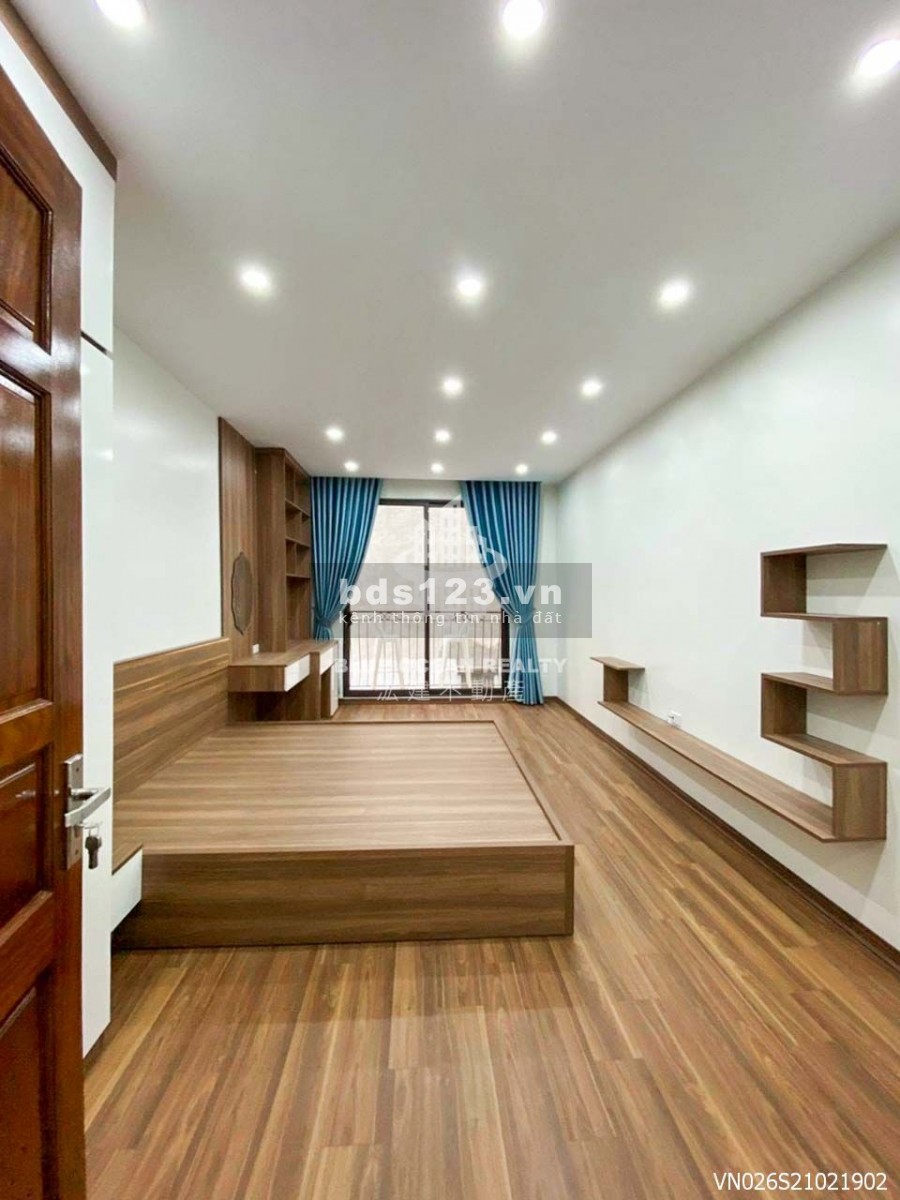 Bán nhà mới tinh cách phố Bùi Xương Trạch chỉ 50m