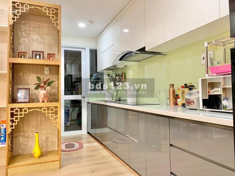Cần cho thuê căn hộ rộng 68m2, 2 PN, tầng cao, thông thoáng, cc Golden Mansion, giá 14 triệu/tháng