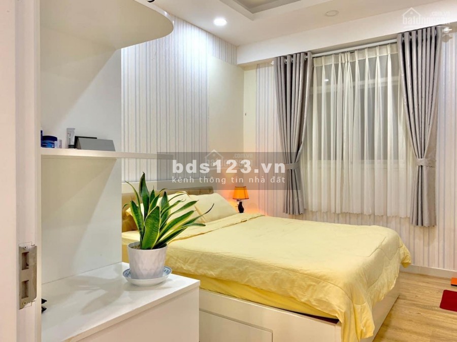 Cần cho thuê căn hộ rộng 68m2, 2 PN, tầng cao, thông thoáng, cc Golden Mansion, giá 14 triệu/tháng