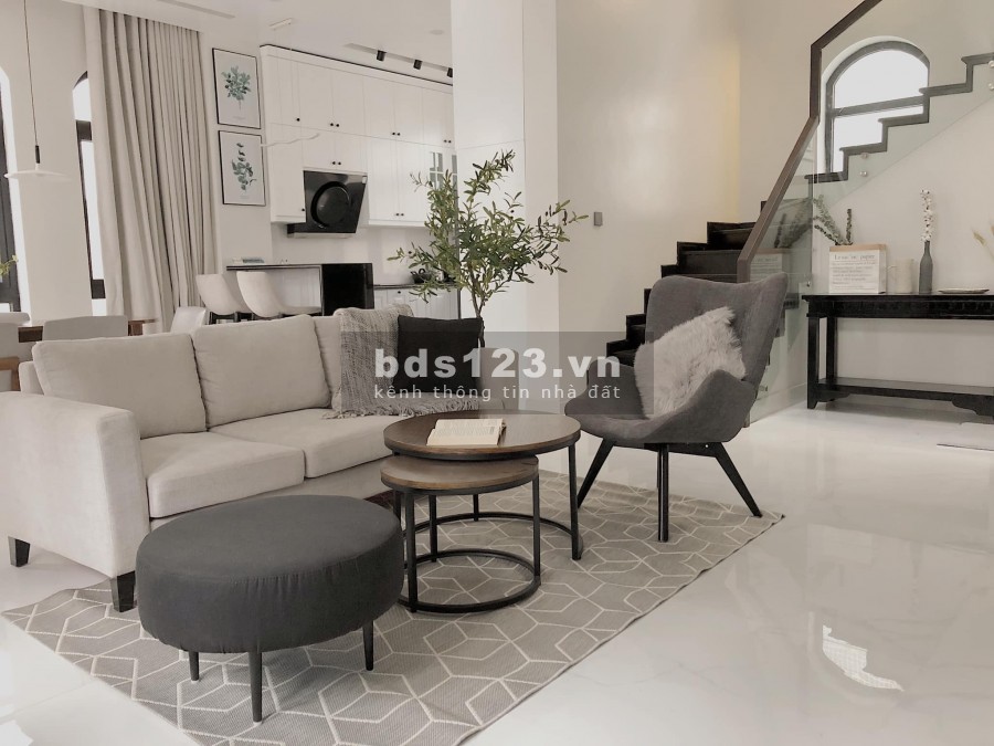 Cần bán gấp Mảnh đất đường Láng giá 8.7 tỷ, dt 135m2, SĐCC