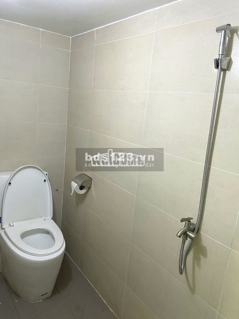 Cho thuê nhà 1 trệt 1 lầu 3 PN, hẻm xe tải Trường Chinh, P. 14, Q. Tân Bình. Giá 11 triệu / tháng