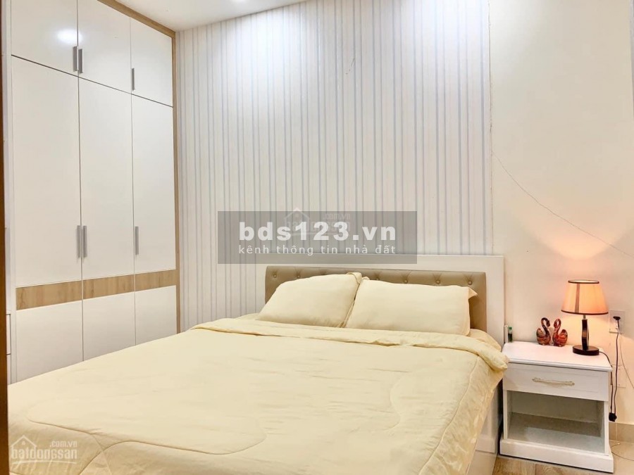 Cần cho thuê căn hộ rộng 68m2, 2 PN, tầng cao, thông thoáng, cc Golden Mansion, giá 14 triệu/tháng