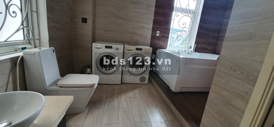 Cho thuê biệt thự 2 tầng khu Vân Nội ngay sát chân cầu Nhật Tân